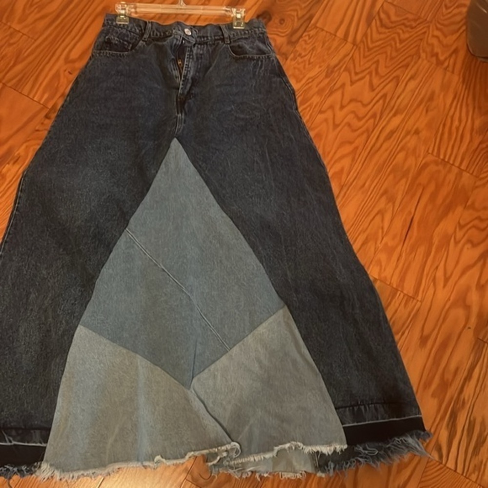 Denim skirt with broken zipper, size L